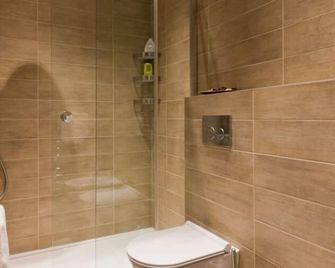 Leafy Suburban Bed And Breakfast - Rickmansworth - Bathroom