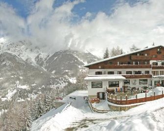 Hotel Vallechiara - בורמיו - בניין