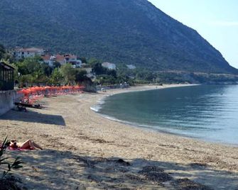 Petros Studios - Poros