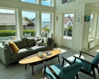 Holiday home near the sea - Farsund - Stue