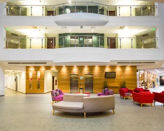 Holiday Inn San Salvador By IHG - San Salvador - Lobby