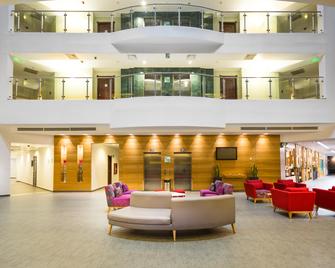 Holiday Inn San Salvador By IHG - סן סלבדור - לובי