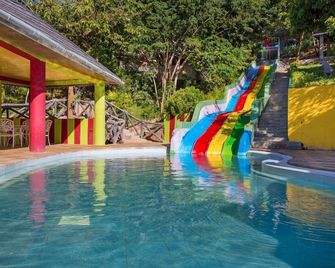 Nokras Riverine Hotel & Spa - Karatina - Pool