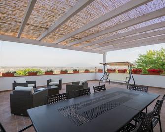 Quiet Country House In Abruzzo With Jacuzzi - Città Sant'Angelo - Balcony