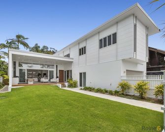 Quiet Coastal Retreat With Bbq & Outdoor Space - Tweed Heads - Building