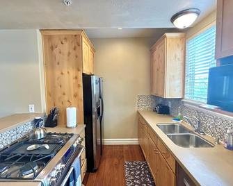 Spacious Townhome Near Downtown - Salt Lake City