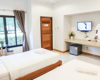 Baan Klang Suan Resort - Lang Suan - Habitación