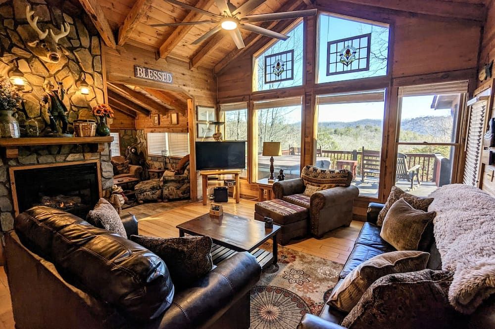 Cozy Romantic Cabin with Beautiful View! Hot Tub! Near Downtown! As Low As 125! - Blue Ridge - Sala de estar