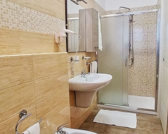 Hotel Meridiana - Arbus - Bathroom