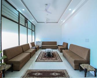 OYO 3603 White Pearl Hotel - Jabalpur - Lounge