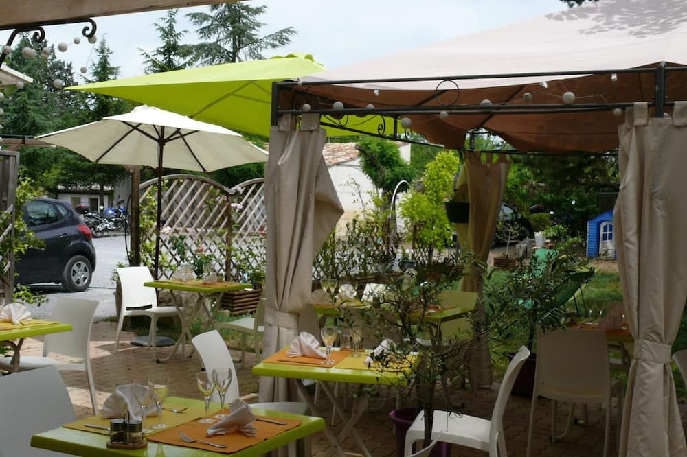 Auberge de la Couronne - Lablachère - Patio
