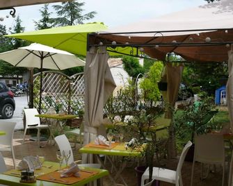 Auberge de la Couronne - Lablachère - Patio