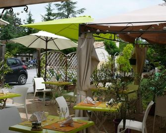 Auberge de la Couronne - Lablachère - Patio