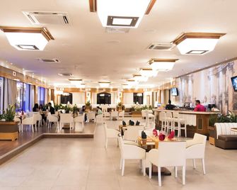 Ramada by Wyndham Princess Paramaribo - פאראמאריבו - מסעדה