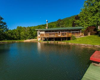 Bull Creek Peaceful Escape - Asheville
