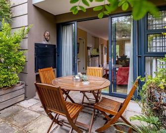 17onWellington Suites - George - Binnenhof