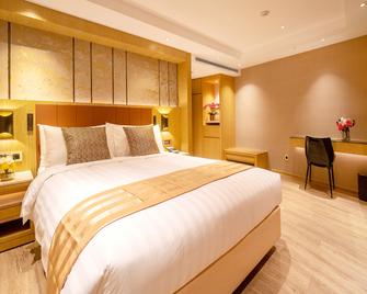 Grand Dragon Hotel - Macau - Bedroom