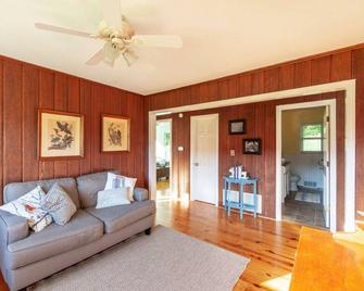 River Runs Through It -Cottage on 70 Acre Winery - Mount Airy - Living room