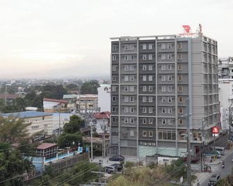 Red Planet Clark Angeles City - אנג'לס סיטי
