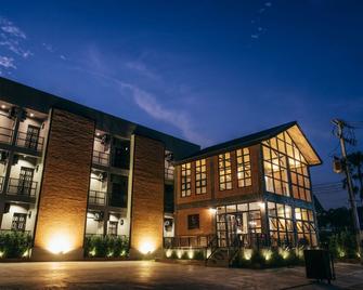 تريبل بي سليب آند ريلاكس - ناخون راتشاسيما - مبنى