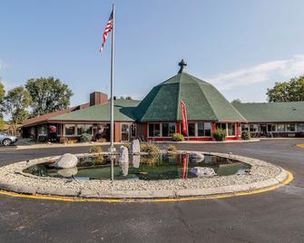 Round Barn Lodge - Spring Green - Building
