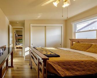 Oneida St duplex 5 min walk to 2025 Draft Stage 2 bedrooms kitchen laundry park - Green Bay - Habitación