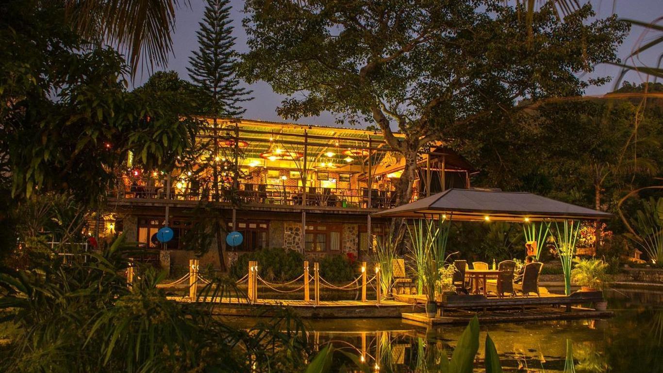 Aythaya Monte diVino Lodge