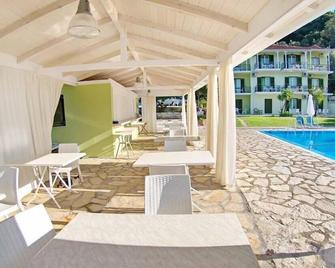 Vliho Bay Suites & Apartments - Geni - Piscina