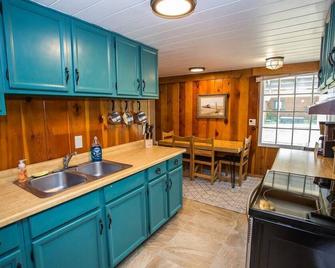 Encanto Casita - Downtown Chama Home - Chama - Kitchen