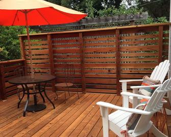 Elegant guest house within walking distance to fabulous downtown Sebastopol - Sebastopol - Binnenhof