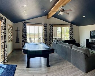 Lake Tahoe meadow paradise! - South Lake Tahoe - Living room