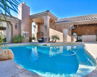 Luxurious Riverfront Home W/ Private Beach & Waterfront Bar/Heated Pool - Mohave Valley - Pool