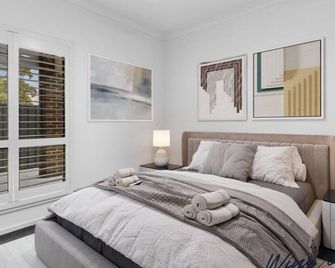 Sunrise To Sunset Getaway By Wine Coast Holidays - 포트노아룽가 - 침실