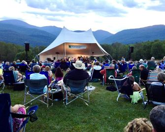 Magnificent 2 story / 3 bedroom Villa in Stowe, VT on Trapp property. Sleeps 6-8 - Stowe - Edificio