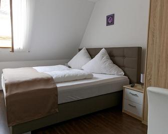 Hotel Hüttl - Garni - Worms - Slaapkamer