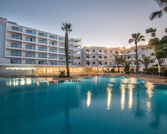 Narcissos Waterpark Resort - Protaras - Bể bơi