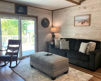 The Blue Bliss - Saint Ignace - Living room