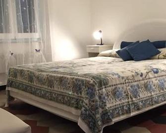 A pochi passi dal mare by PortofinoVacanze - Bonassola - Camera da letto