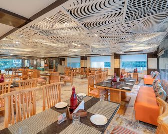 Zone Connect By The Park,udaipur - Udaipur - Restaurant