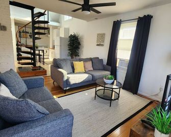 Timeless Tremont- Enjoy 20% off 5+ nights - Cleveland - Salon