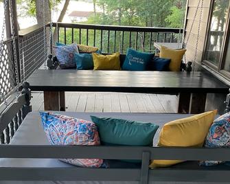 THE NEST getaways&gatherings, beach/lake sleeps 20+ - Greenville