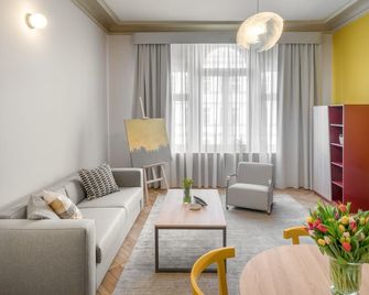 Art House Apartments by Adrez - Prague - Living room