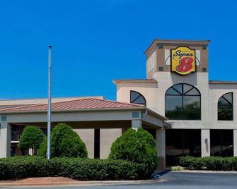 Super 8 by Wyndham Huntersville/Charlotte Area - Huntersville - Building