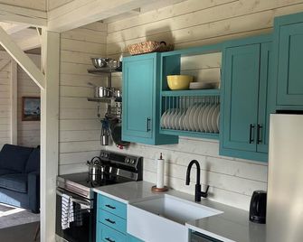 Private Oceanfront Cottage in Scots Bay – Your Quiet Escape on the Bay of Fundy - Canning - Kitchen