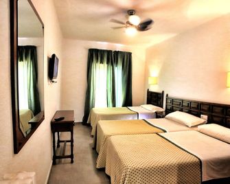 Hostal Isabel - Blanes - Habitación