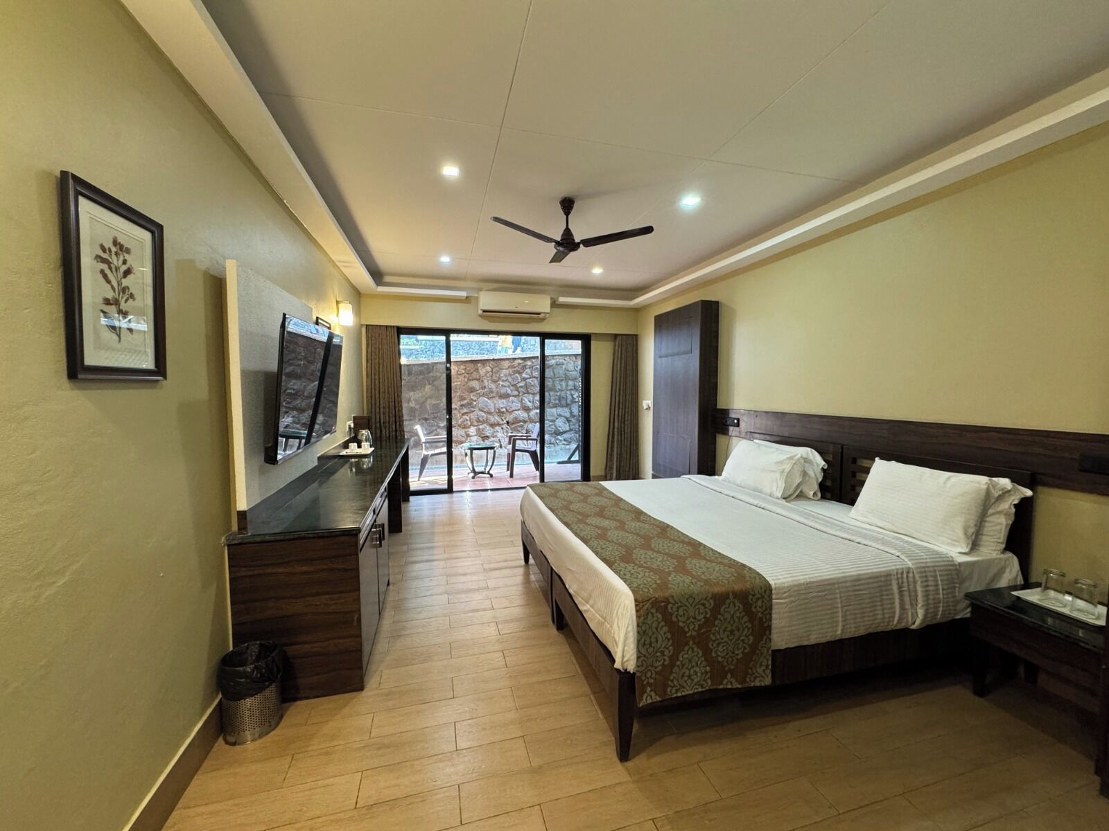 Upper Deck Resort - Highest Peak, Lonavala - לונאבאלה