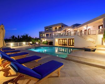 Infinity at Sheriva Villas /2 Golf Carts-2 min. to Beach/2 Pools/5-Star Service - Long Bay Village - Pileta