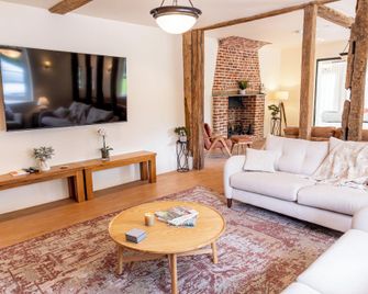 The Manor at Minstrel Court - Royston - Huiskamer