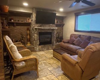 2 BR Cozy Retreat. Close to freeway and mountains. - Cottonwood Heights