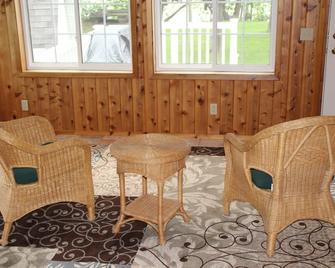 Beautiful George Lake Vacation/Retreat Home by Spicer MN - Spicer - Living room